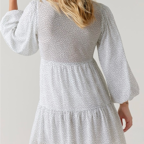 Emily Flocked Dot Tiered Mini Dress Francesca’s Women’s SZ M - Picture 3 of 10